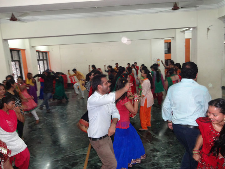 Garba-Dandiya-Competition-2014-15 (7)